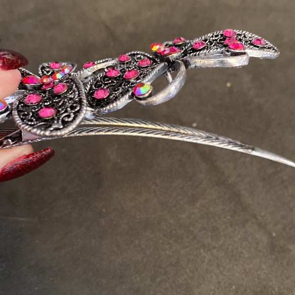 # 56  Sparkly Butterfly hair clip - Picture 6 of 9